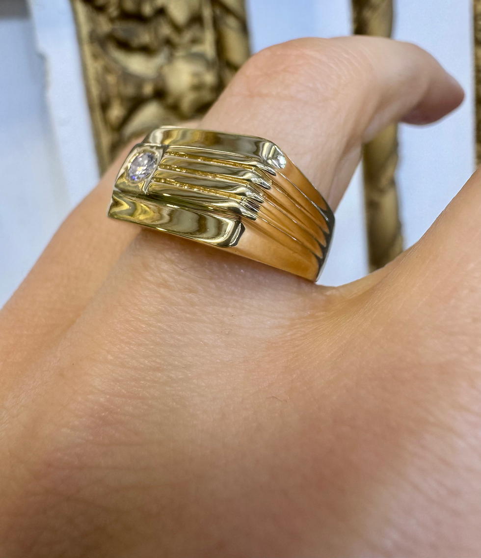 Thumbnail: Men's 14kt Yellow Gold Single Diamond Ring