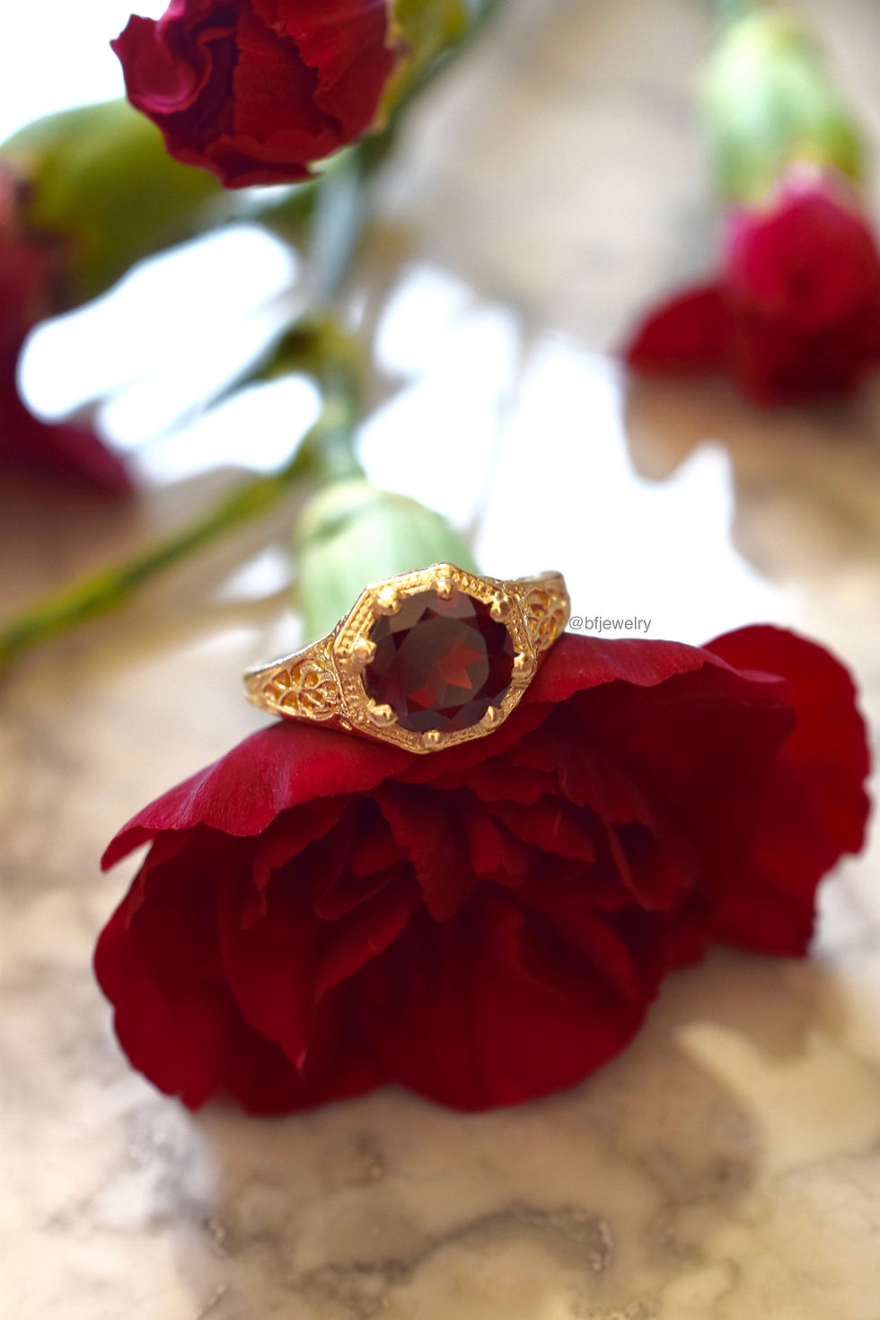 Thumbnail: Vintage Style 14kt Yellow Gold Filigree Garnet Ring