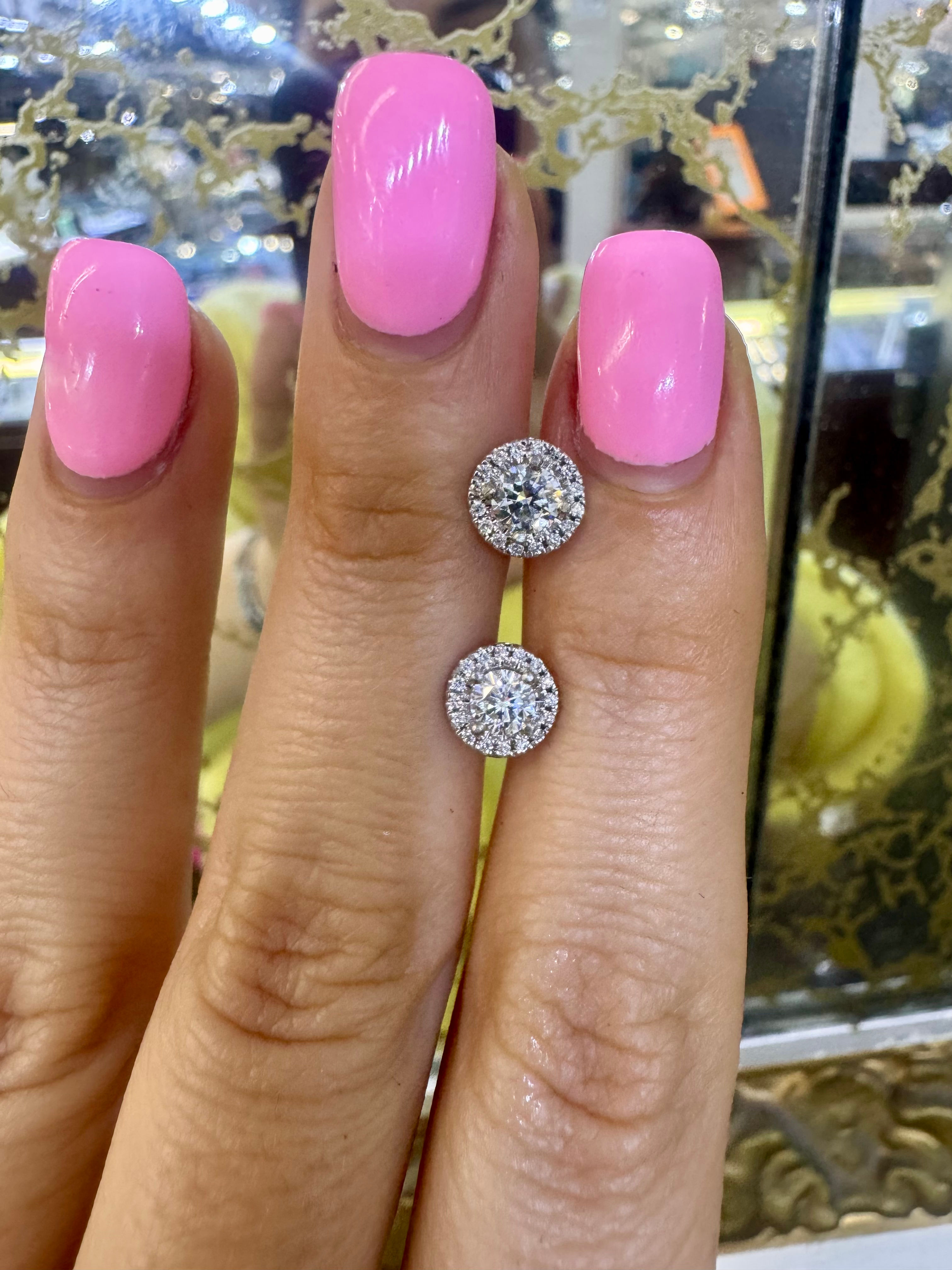 14kt White Gold Round Diamond Halo Stud Earrings