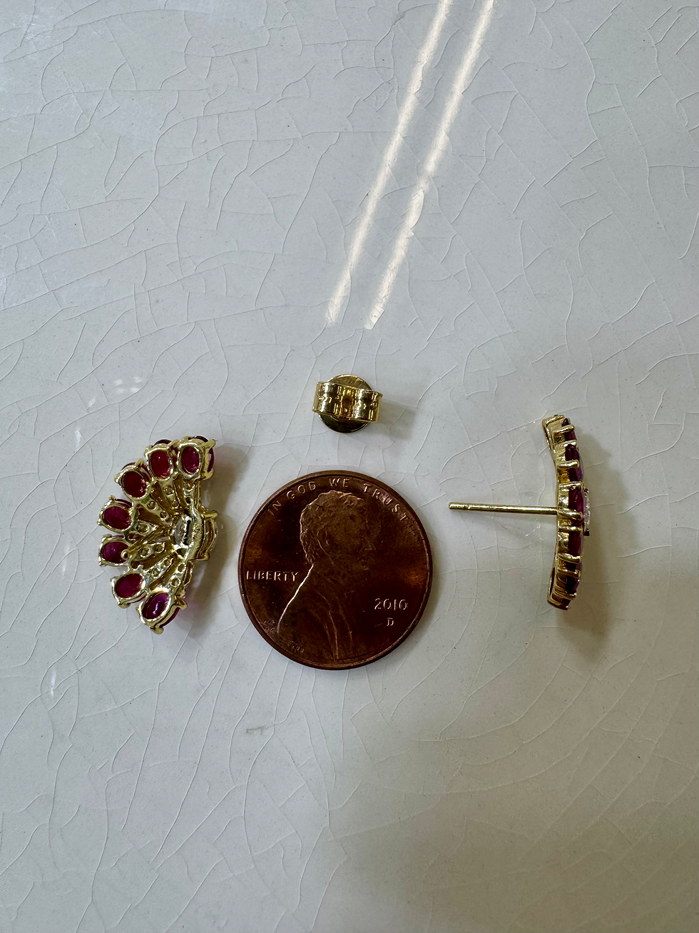 Thumbnail: 18kt Yellow Gold Diamond And Ruby Fan Earrings