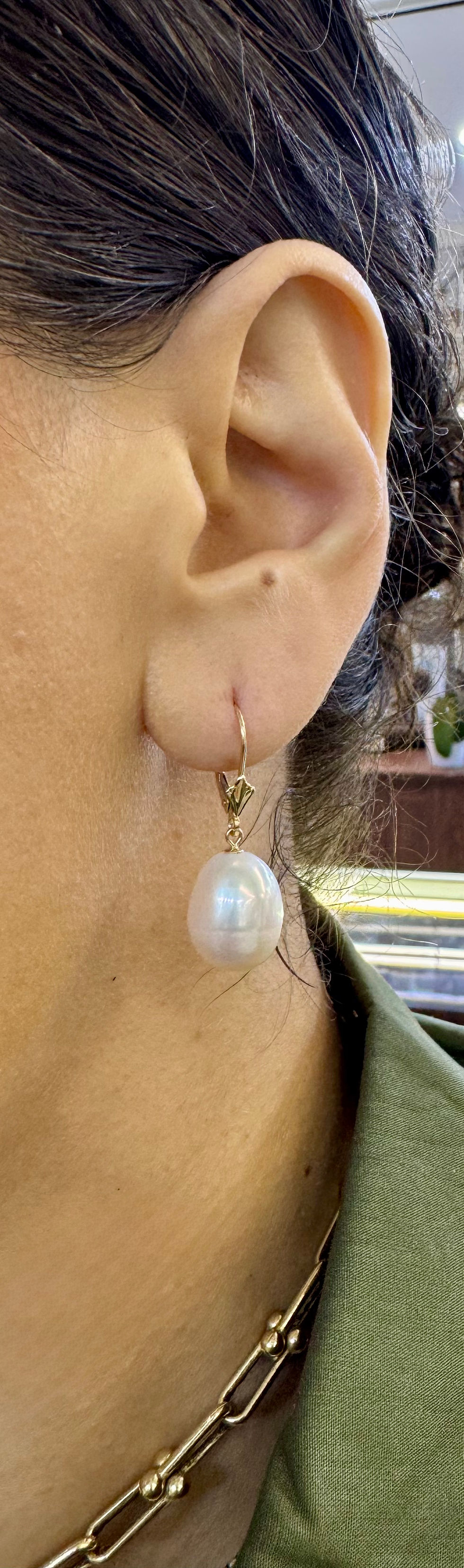 Thumbnail: 14kt Yellow Gold Leaver Back Drop Pearl Earrings