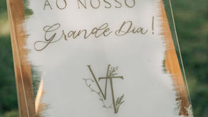 Elegância Translúcida: Como Usar o AcrÃlico na Decoração do seu Casamento