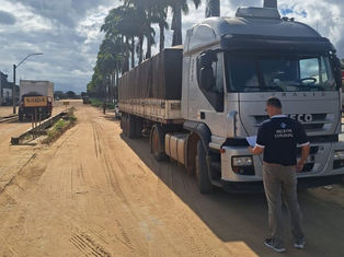 Fiscalização flagra transporte irregular de carga de café avaliada em mais de R$ 500 mil no Norte do Estado