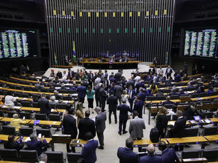 Câmara pode votar projeto que inclui na Lei Maria da Penha punição em caso de aproximação consensual do agressor