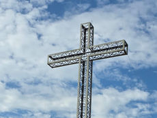 Cruzeiro de Vila Valério acende suas luzes