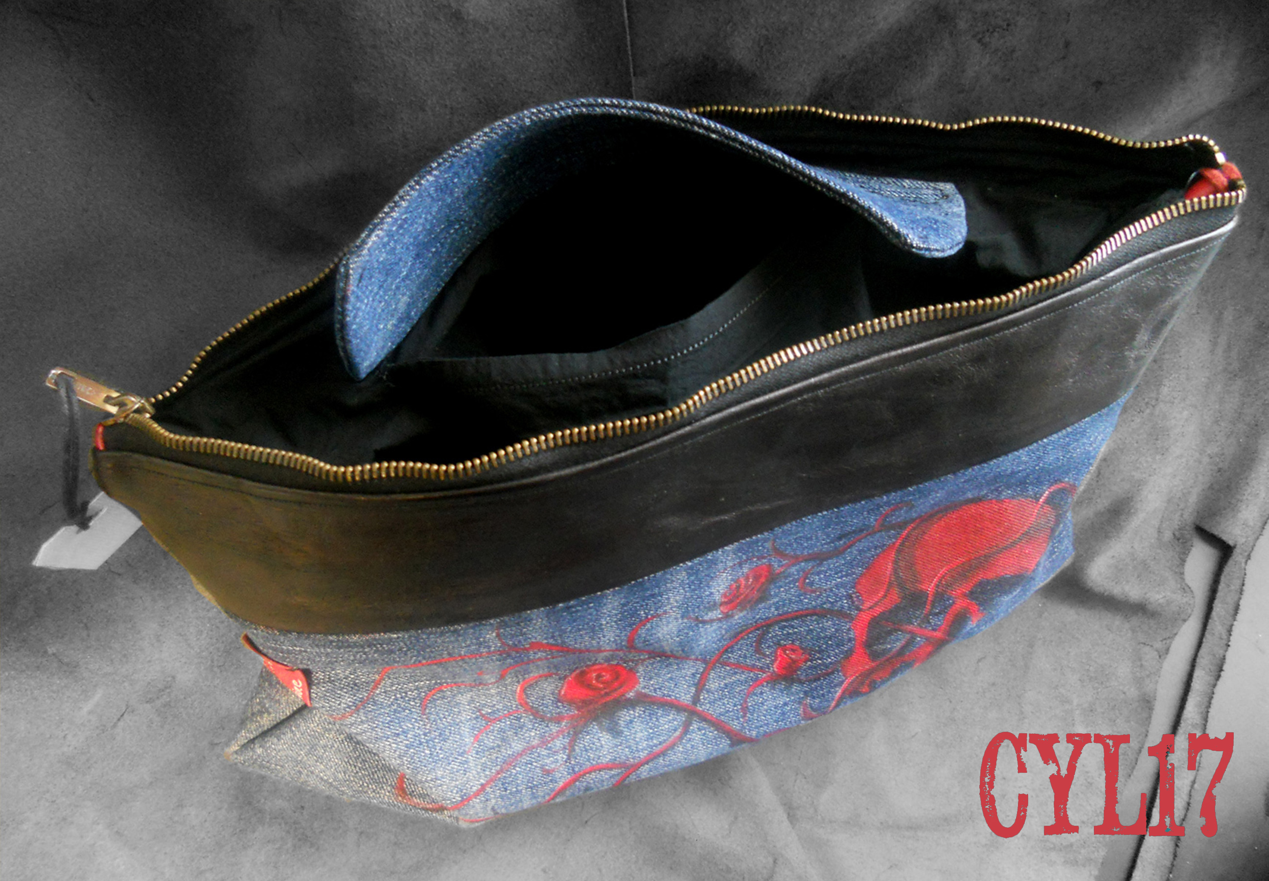 Clutch bag in jeans