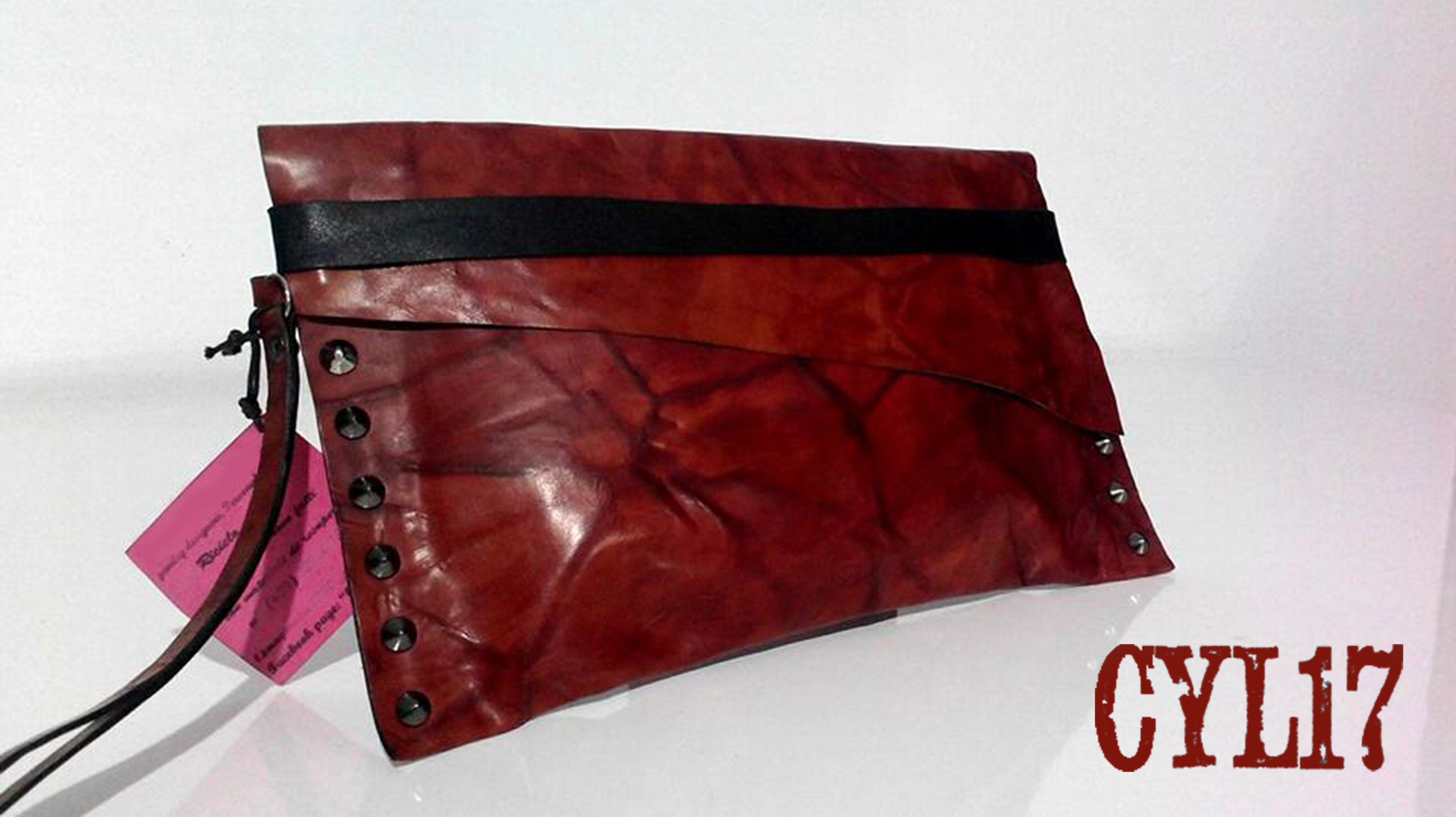 Clutch bag in pelle rossa con borchie -