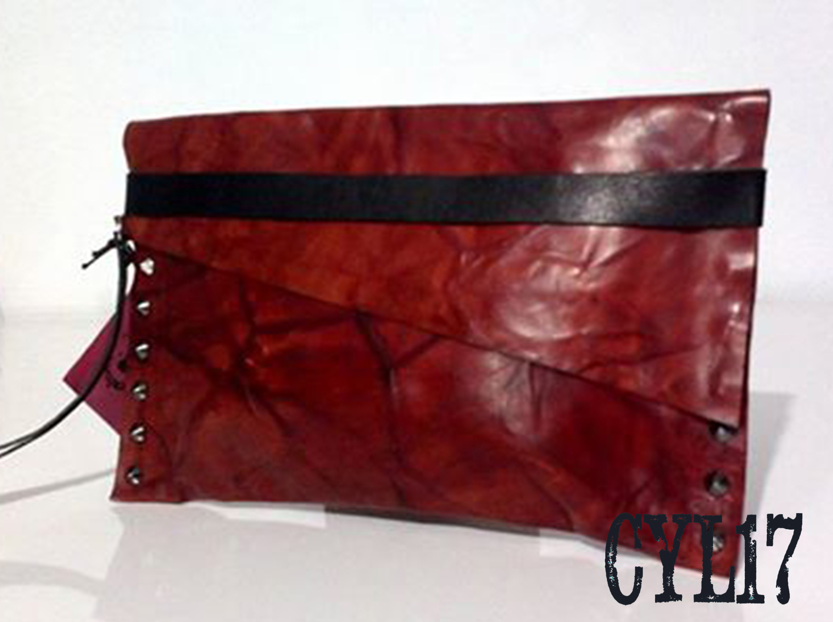 Clutch bag in pelle rossa con borchie -