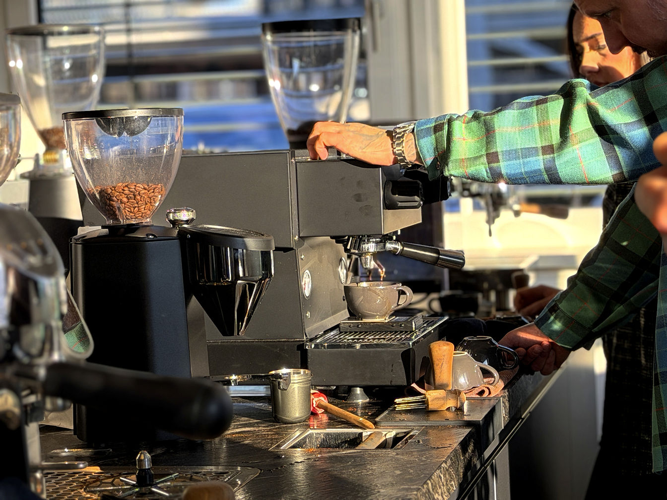 Perfekter Espresso an Siebträgermaschine im Barista Kurs Rotbart Kaffee Stuttgart Leipzig