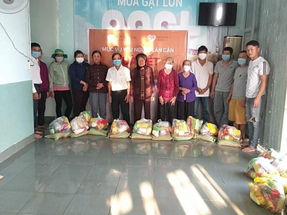 Yêu Người Lân Cận: Hội Thánh Lời Sự Sống tại Buôn Mê Thuộc gửi quà Tết cho các gia đình khó khăn