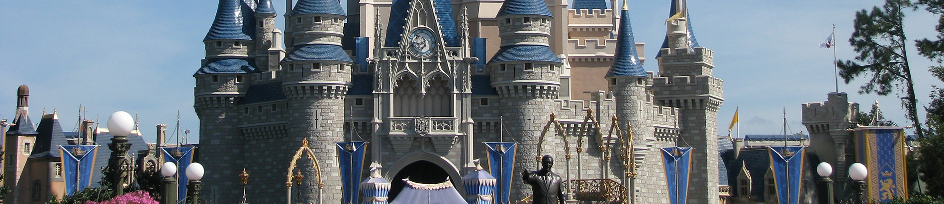 Magic_Kingdom_-_Cinderella_Castle_-_by_c