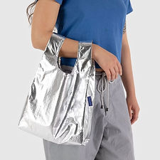 baggu silver metallic shopping bag been held by a teenager girl