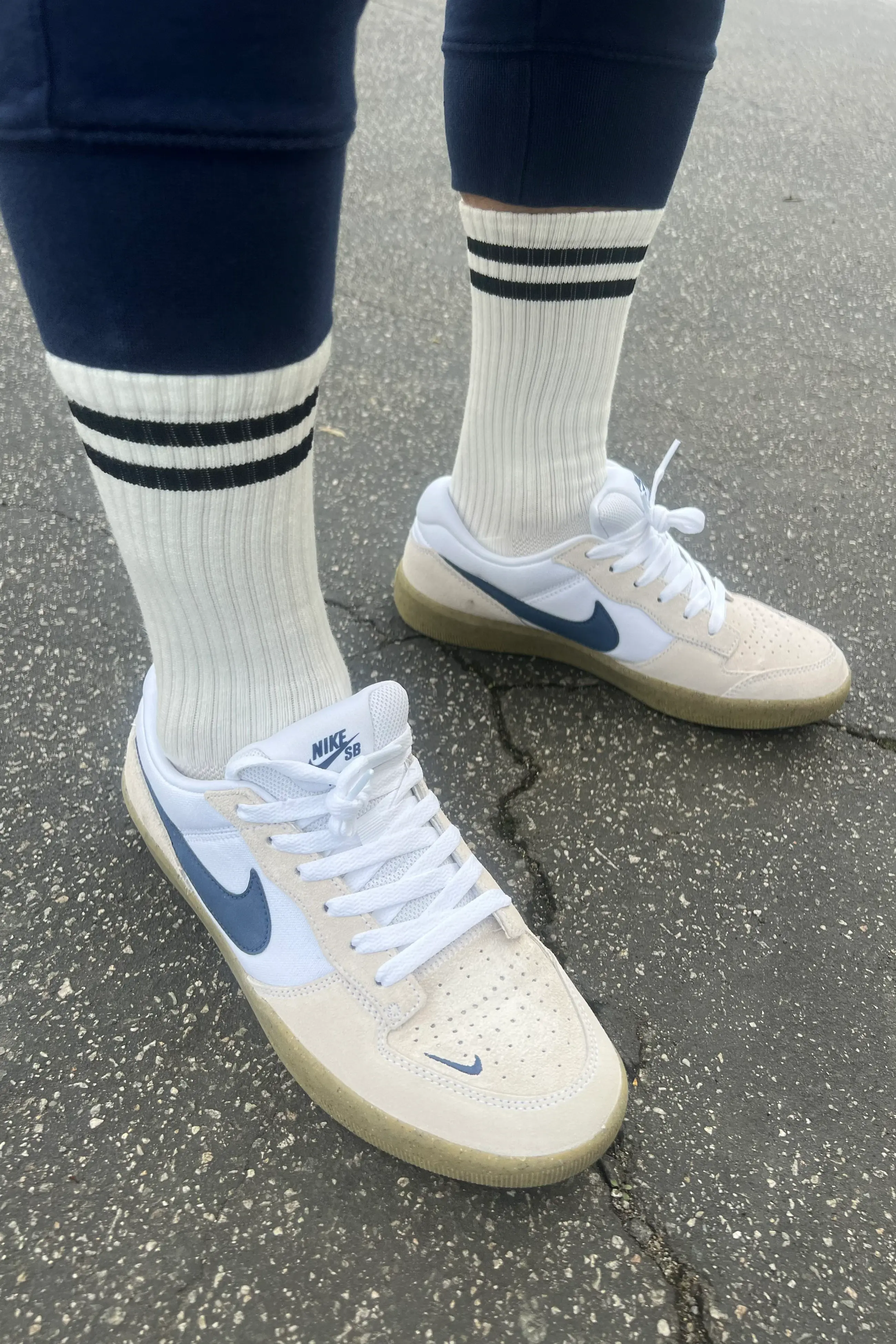 classic white and black striped mens fashion sport socks