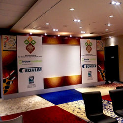 Video-screen surround