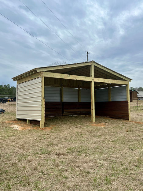 Horse run-in shed with metal roof and walls