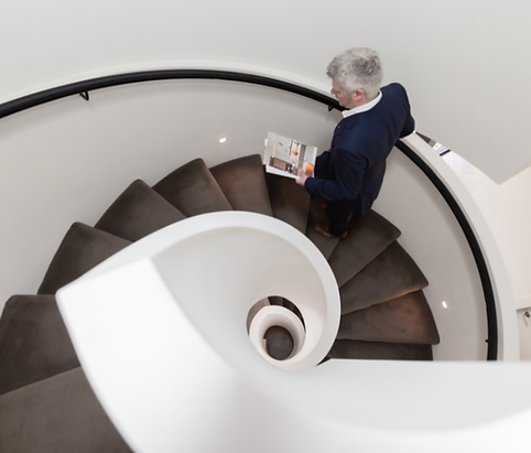 Agent on staircase
