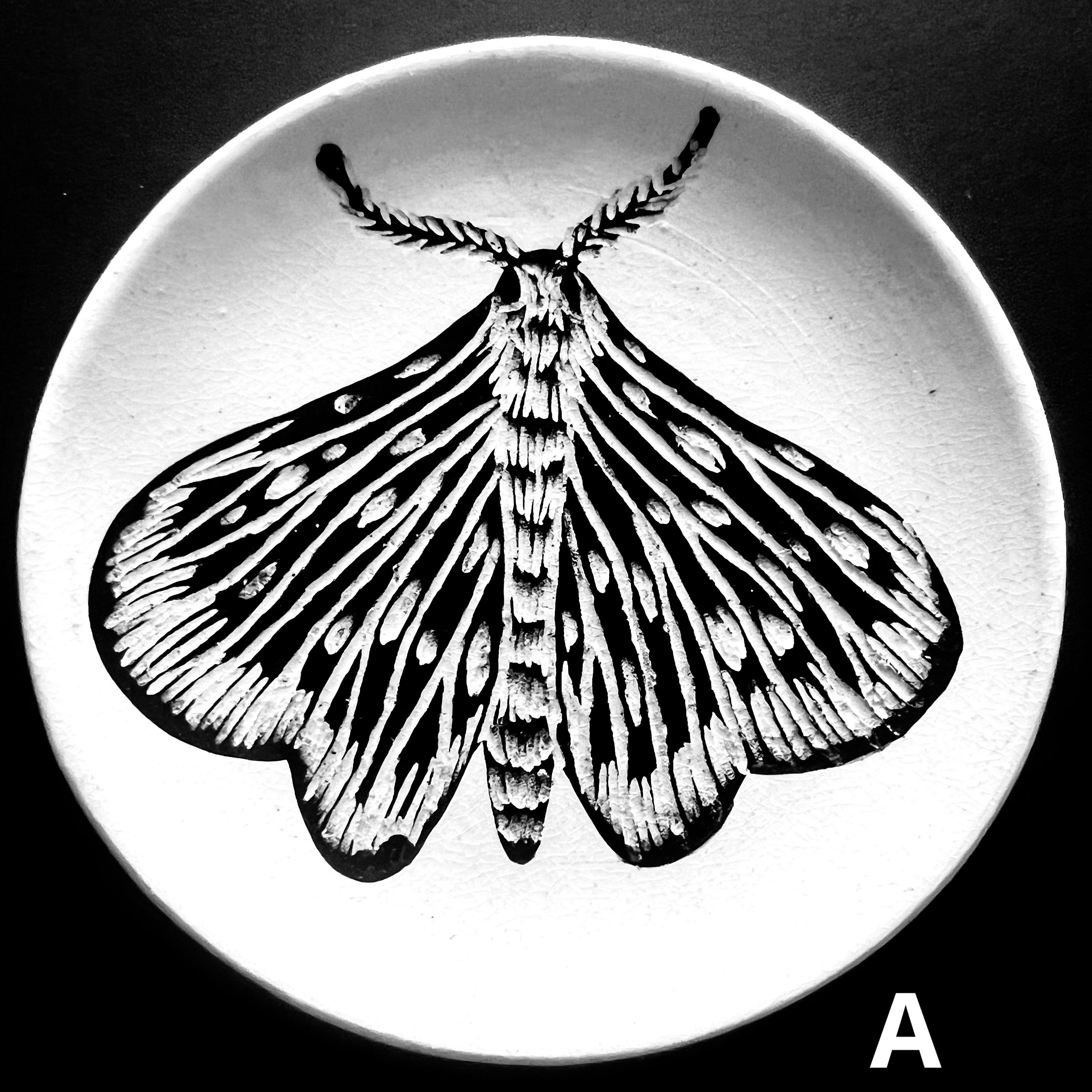 Medium sgraffito trinket dishes