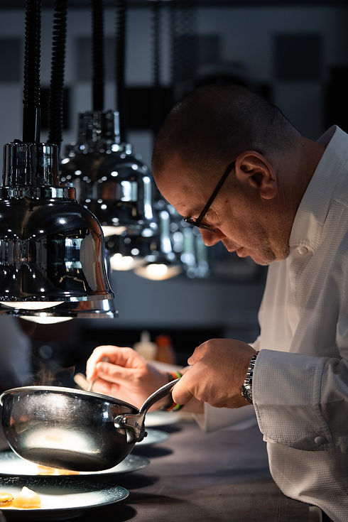 Arnaud Lallement dans les cuisines de L’Assiette Champenoise, Hiddenist
