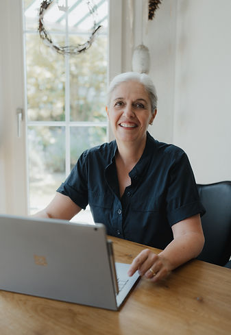 Jacqueline Knüsel bei der Arbeit