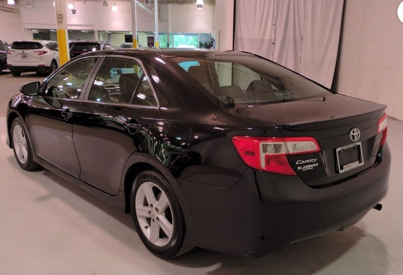 Thumbnail: 2012 Toyota Camry LE