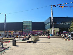 Platsliv på Jan Stenbecks torg