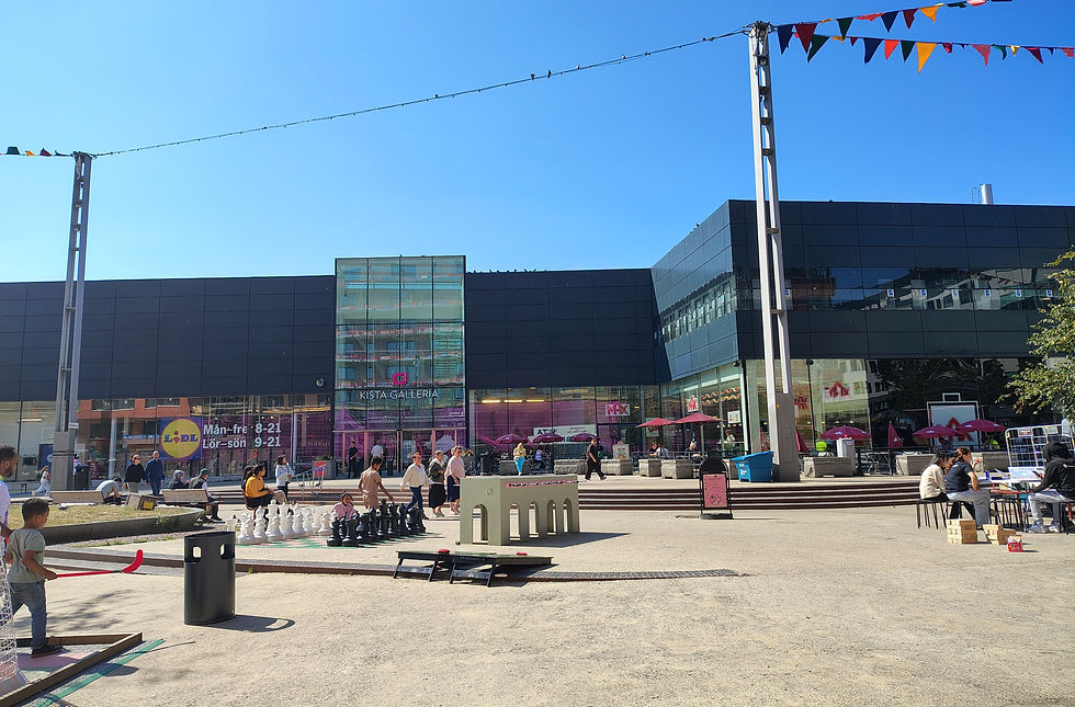 Platsliv på Jan Stenbecks torg