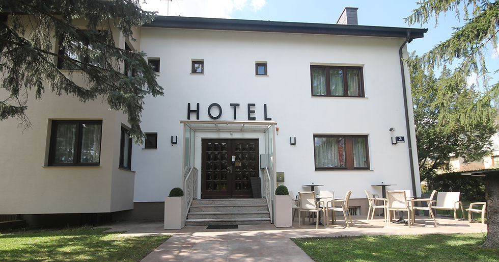 Hotel außen1 s.JPG