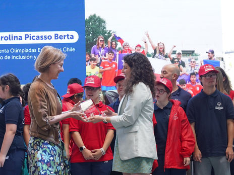 Presidenta de Olimpiadas Especiales Chile recibe importante reconocimiento por parte del Gobierno