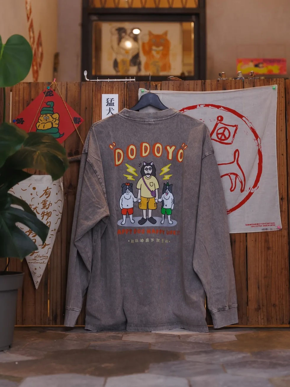 帶著狗狗上學Tee 2.0 來囉！這次是長袖！！ 材質舒舒服服！！！即日起開始預購至11-23(星期日)，喜歡的朋友私訊匯款顏色：雪花黑-中灰-天藍-復古紅-千禧粉-卡其  共六色