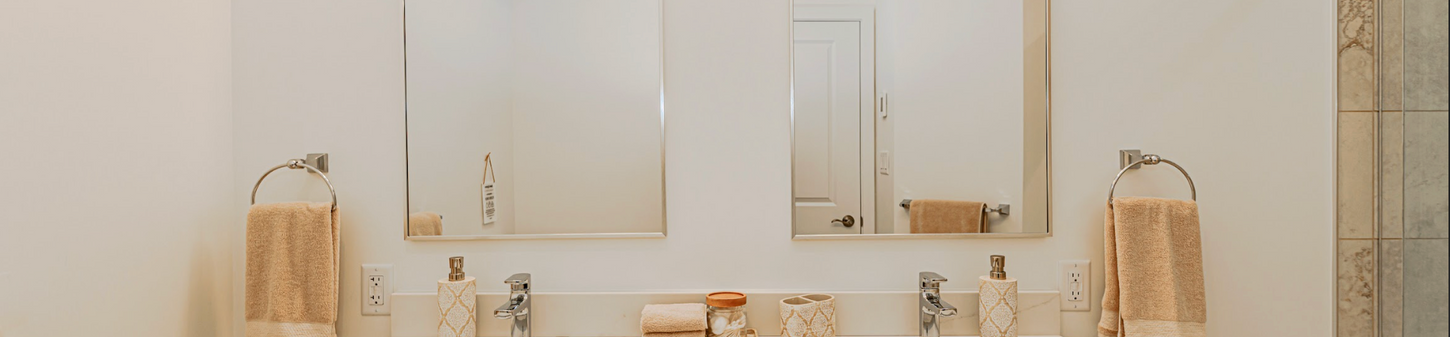 Ensuite Double Vanity Bath