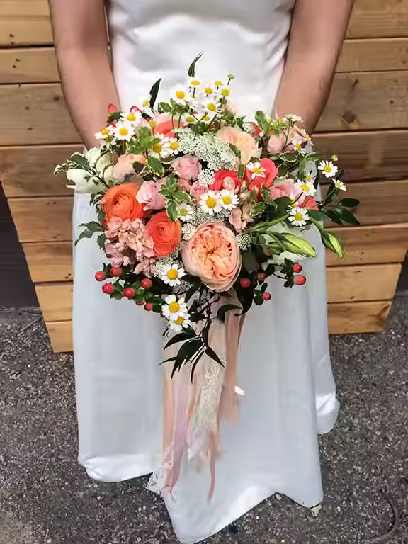 Price: $325.00
This garden style bouquet mixes Juliet garden roses, ranunculus (color may vary), stock, coffee bean, krinkle pitt, and the cutest fever few ever!
