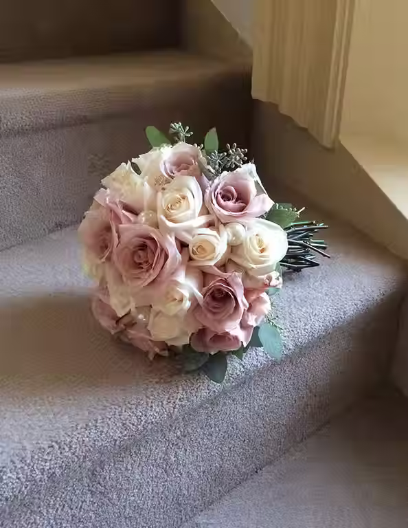 Price: $135.00
A sweet and romantic mix of roses and spray roses with seeded eucalyptus and pearls to accent.