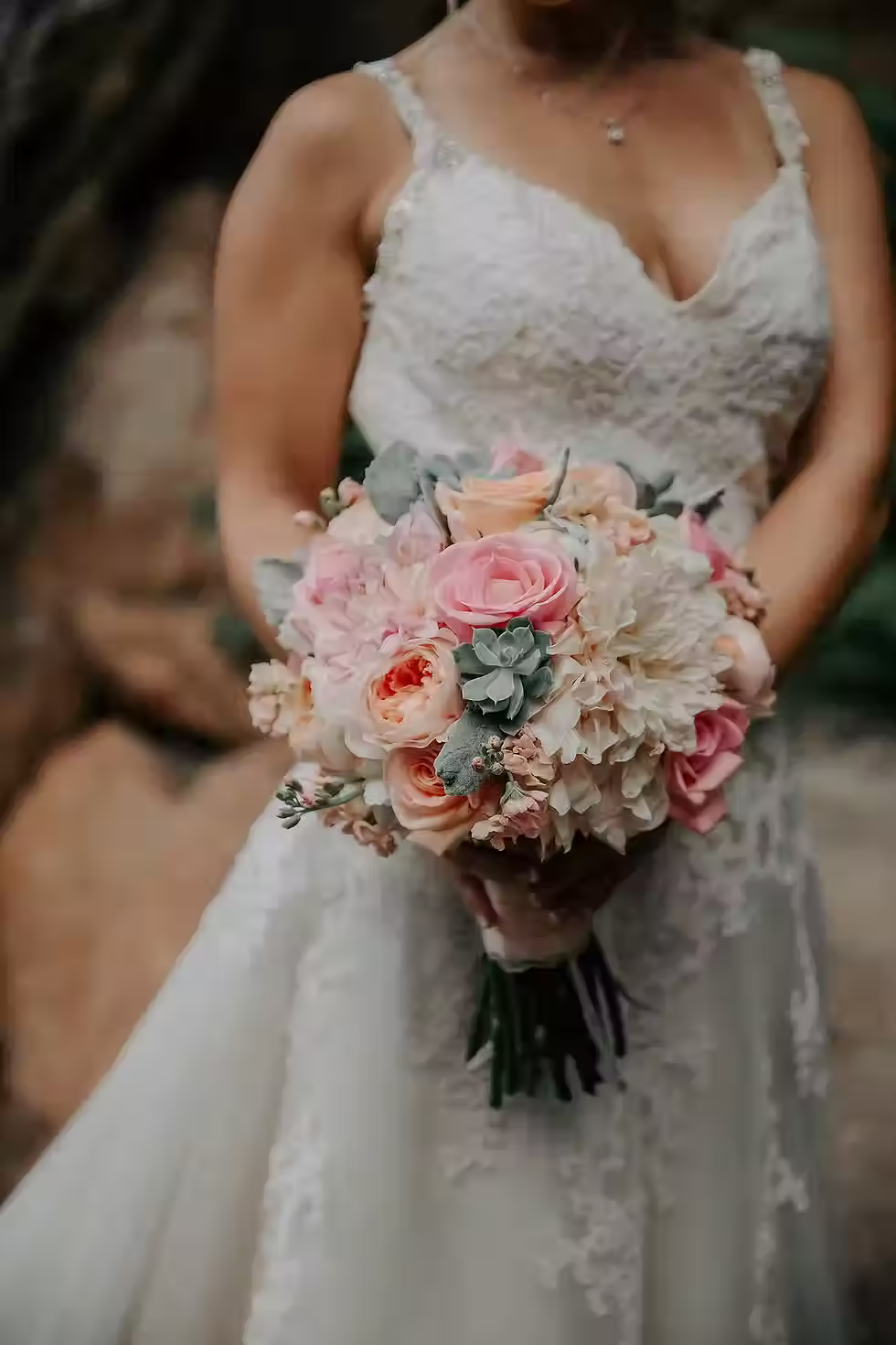 Price: $275.00
The many textures of this bouquet blend to create a flawless combination of Cafe Au Lait dahlias (seasonal), Juliet garden