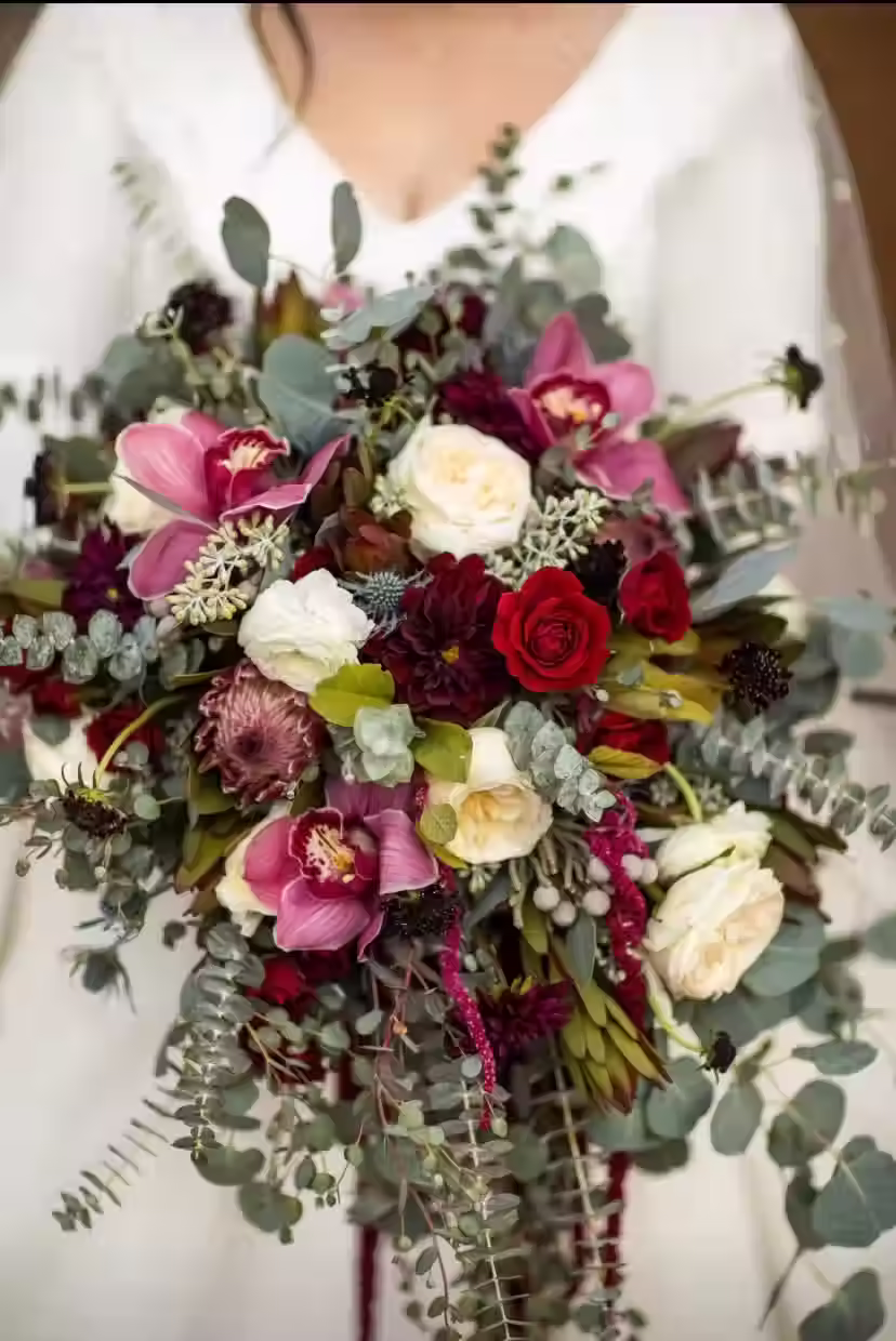 Price: $400.00
A grand mixture of cymbidiums, protea, garden roses, ranunculus, scabiosa, dahlias, eryngium, safari sunset, silver brunia, and spray roses.
Photo Credit: Faces Photography - Chad Braithwaite