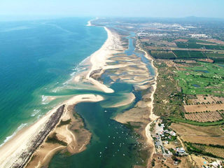 Ontdek de adembenemende eilandstranden van Algarve Portugal