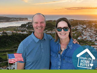 Dans cet épisode de « My Home in Portugal » du podcast « Portugal The Simple Life », Dylan s'entretient avec Steve et Angela, un couple d'Américains récemment retraités originaires du Minnesota, qui profitent désormais de la vie dans la magnifique ville de Foz do Arelho.