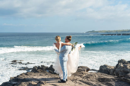 Oneloa Bay, Maui: the Perfect Spot for Wedding Portraits in Kapalua