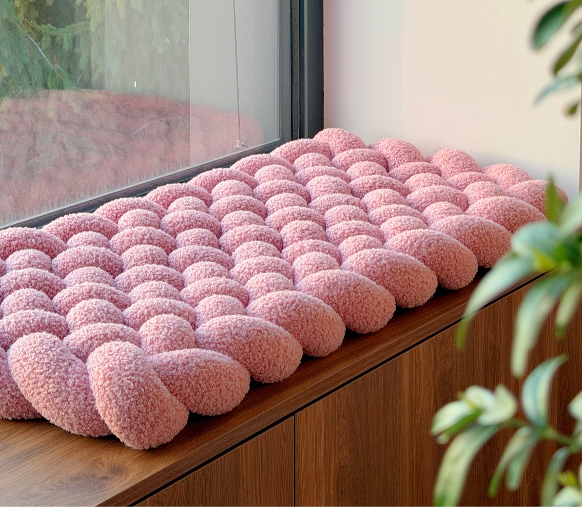 pleciona mata na parapet różowa