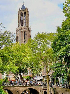  Oudegracht_met_domtoren 