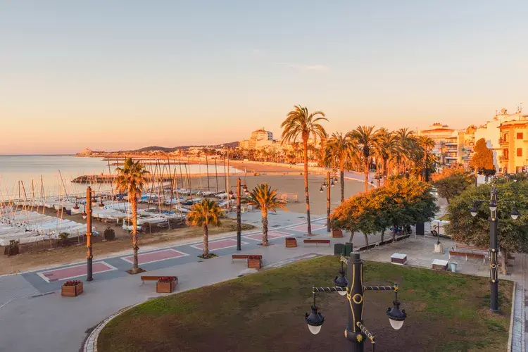 Beach promenade in Stiges.