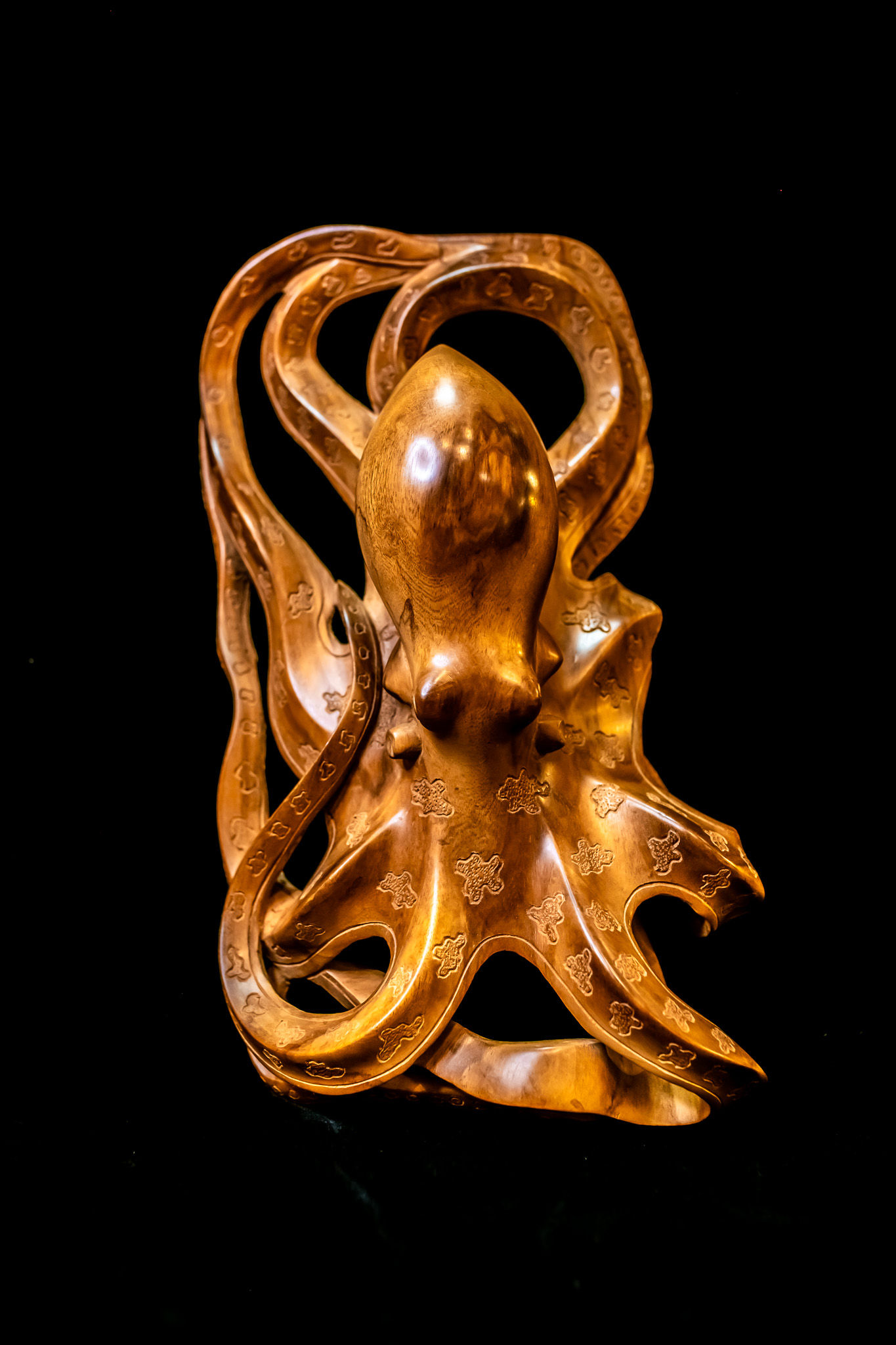 BLUE-RINGED OCTOPUS CARVING - SOLOMON ISLANDS