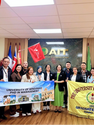 Philippines Delegation Visits Education and Business Institutions in Ho Chi Minh City