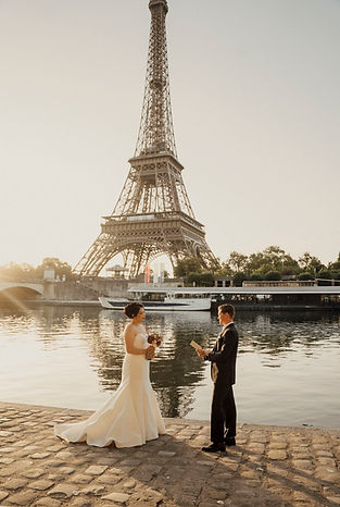 sunrise elopement in Paris at the Eiffel Tower