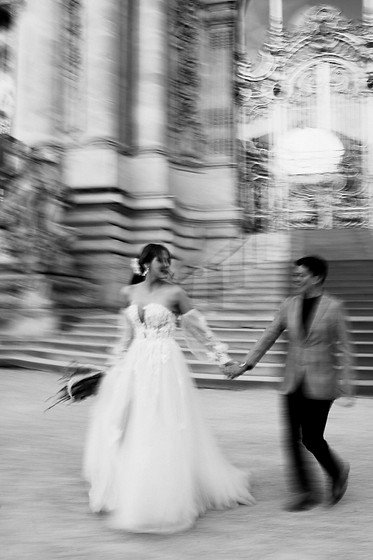 paris elopement blur photos
