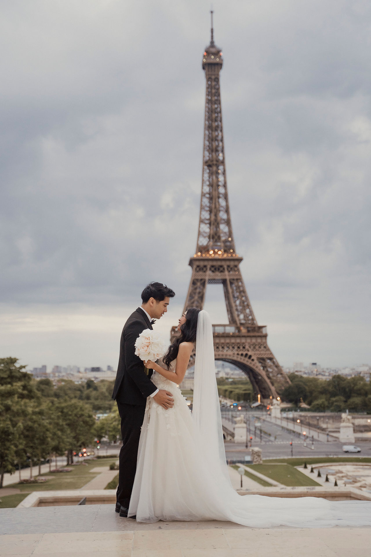 Sunrise Paris elopement Trocadero