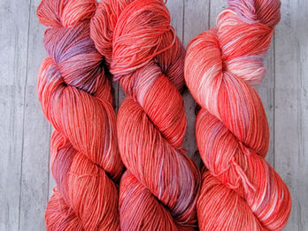 Lover's Leap
Finger/Sock weight
Merino/Nylon blend
437 yards