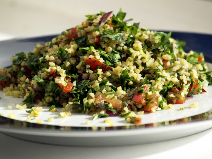 Pokud máte talíř, můžete si bulgur naservírovat na něj, ale z hrnce je prostě nejlepší :) Zdroj: www.flicker.com