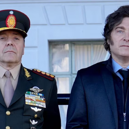 El presidente Javier Milei junto al nuevo ministro de Defensa, General Carlos Alberto Presti, en la ceremonia de asunción.