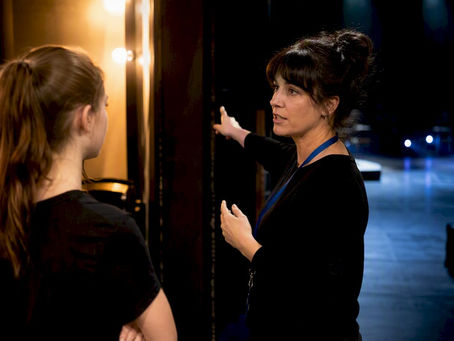 Understudy receives a pre-show stage briefing