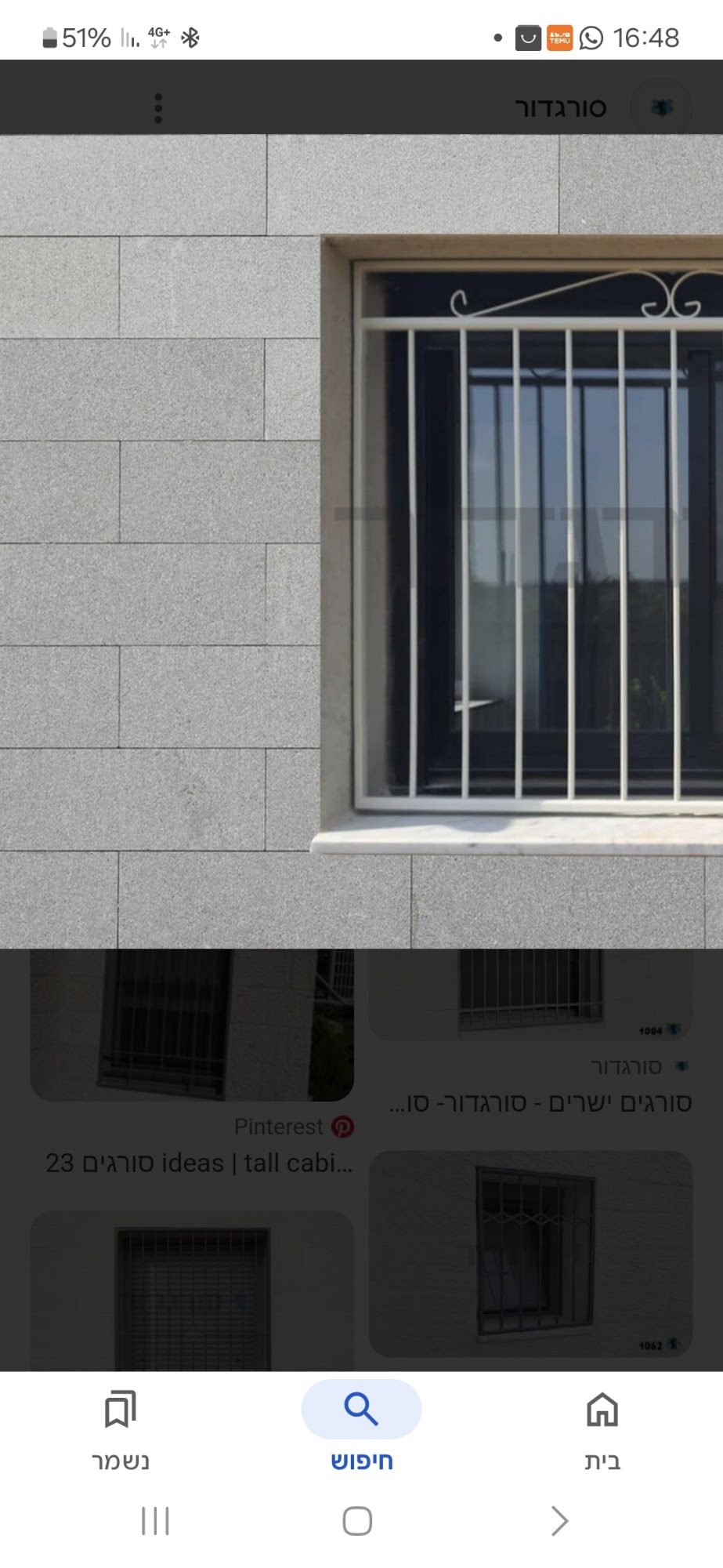חזית בניין עם לוחות זכוכית ומסגרות, מבט על פרטי הפרופיל